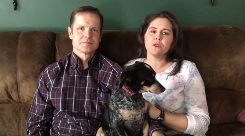 Farmer mit Frau und Hund