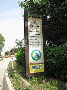 Zoo "Legendenpark" in Lima San
                          Miguel, eine weitere Wegweisertafel