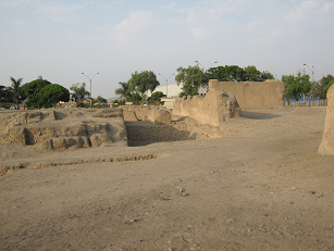Ruine der heiligen St�tte zum Weissen Kreuz
                        (huaca cruz blanca) (02)