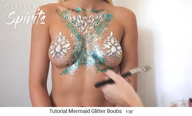 Ein Glaskristall-Glitter-Busen entsteht Ein Glaskristall-Glitter-Busen entsteht