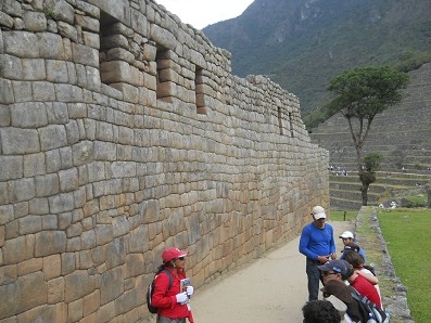 Machu Picchu (Perú), el gran muro
                            seco