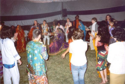 Tanz in Indien im Mandala-Kreis