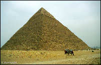 Pir�mide en Egipto
                              indicando el centro en su punta