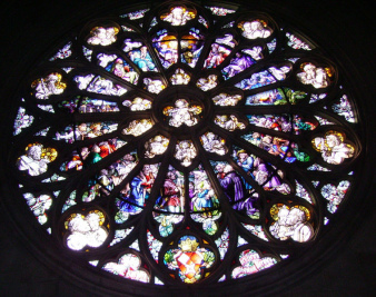 Roseta con el bebe de Jes�s en el
                                centro, en la catedral de Speyer
                                (iglesia de memoria) en Alemania