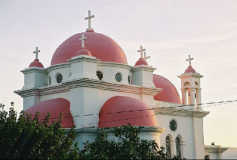 Iglesia griega ortodoxa con
                                  c�pula (s�mbolo para el alma) en un
                                  cuadrado (s�mbolo para el mundo
                                  exterior), p.e. en Capernaum / Kfar
                                  Nahum (en el lago Genezaret)