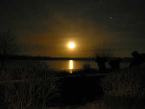 Luz de la
                              luna, p.e. en una bah�a de Dinamarca