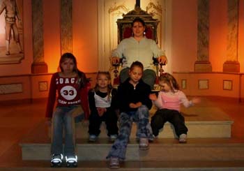 Familie mit drei Kindern mit
                    "B�ndnism�glichkeiten" f�r die Kinder