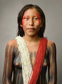 Frau oben ohne 04 im Amazonas, Kayapo-Ureinwohner