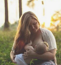 Stillen an der Mutterbrust ist die erste Beziehung fr das Baby, und prgt so die Gehirnstruktur des Babys