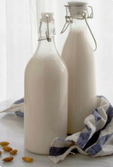 Milch in
              Milchflaschen