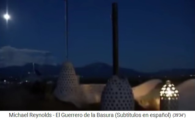 Taos: Ein Erdschiff leuchtet in der Nacht Taos: Ein Erdschiff leuchtet in der Nacht