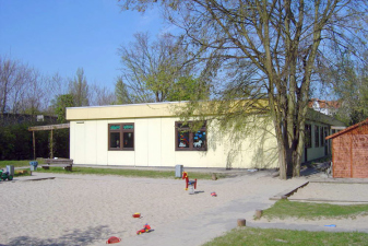 Die Kindertagesst�tte
                                Taka-Tuka-Land in Berlin war ein
                                trauriger Plattenbau