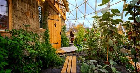 Schweden am 17.10.2025: Haus
im Gewächshaus ist auch im Winter
warm 02 Schweden am
17.10.2025: Haus im Gewächshaus ist
auch im Winter warm 02