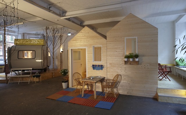 Hallenansicht des "H�ttenpalast" mit
                dem "Sweet Home"