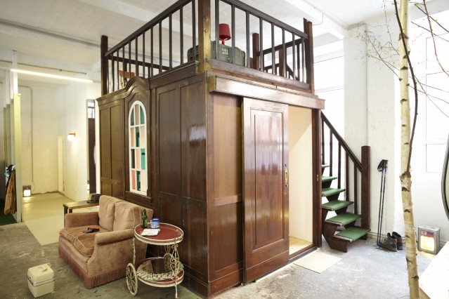 Das
                Ex-Fabrikb�ro wurde ebenfalls zur Wohnh�tte