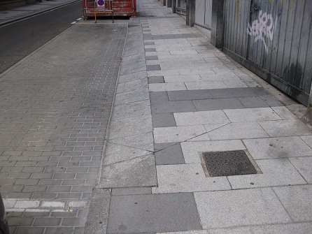 Rampe aus
                        Granitstein 01