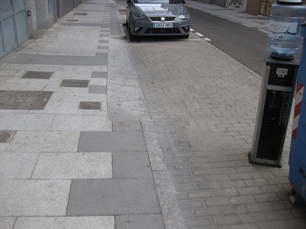 Rampe aus
                        Granitstein 02