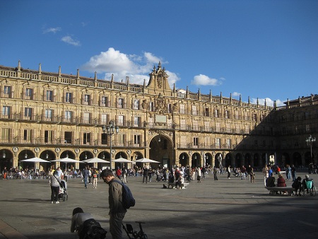 Salamanca Plaza
                        Mayor in gelben Platten mit schwarzen B�ndern
                        04