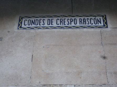 Strassenschild in Kacheln "Condes de
Crespo Rascón" Strassenschild in
Kacheln "Condes de Crespo Rascón"