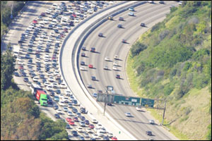 Freeway 405 in
                        Los Angeles (2004). There has to be considered
                        that "motorway" is called "free
                        way" in the "USA"... Photo from
                        www.jewishjournal.com