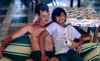 Prostitutierte im
              Vietnamkrieg mit "Ami"-Soldat 01