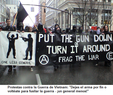 Protestas contra
              la Guerra de Vietnam 02: "Dejes el arma por fin o
              voltate para fusilar la guerra - un general
              menos!"