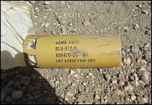 Eine nicht explodierte BLU 97 Streubombe.