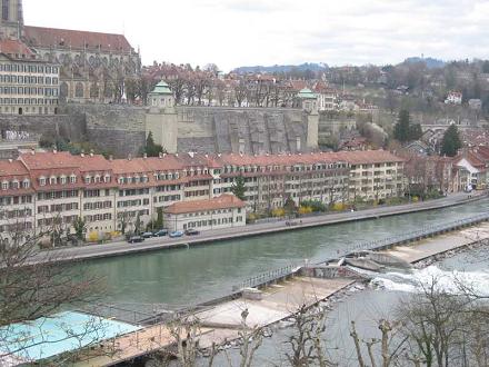 Bern: Das Stauwehr der Aare ist prdestiniert
                      fr Holzstau bei Hochwasser