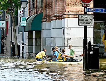 Hochwasser USA 2003: Alexandria-Venedig
                        durch Hurricane Isabel 19.9.2003; Foto aus
                        www.weatherbook.com; flood inondation