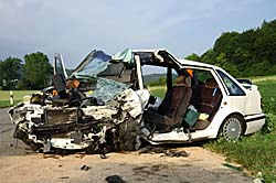 Raserunfall durch
                �berholman�ver im Klettgau 26.6.2005 mit 1 Toten und 2
                Schwerverletzten.