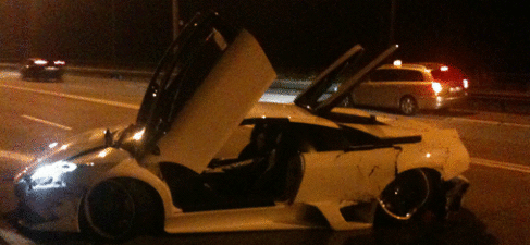 Unfallwagen Lamborghini in
                  Genthod bei Genf, 25. November 2009