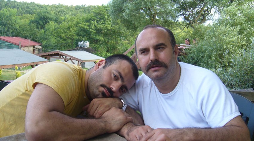 Ahmed
                        (links) wurde wegen seiner Homosexualitt
                        erschossen