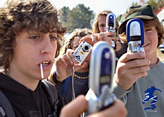 Jugendliche mit Handys geraten oft in den
                Gr�ssenwahn der Kriminalit�t oder von
                L�gengeschichten...