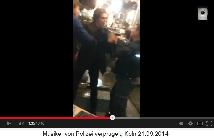 Dem Musiker werden Handschellen
                              angelegt