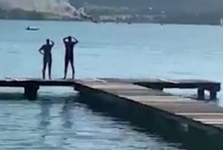 �sterreich Attersee, ein E-Boot
                  brennt, 28.6.2019