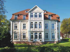 ... viv�an en una
                      quinta,