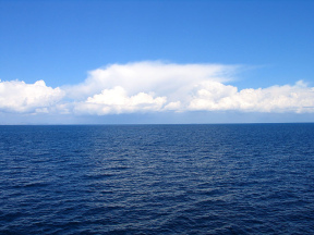 ... un rico de
                        Atenas con otros fue de viaje, y aparecieron
                        nubes de tormenta y olas grandes (aqu� entre
                        Atenas y Santorini)...