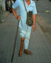 Un
                        cojo (aqu�: un hombre con polio) fue re�do por
                        un descort�s. Pero el cojo se defendi�...