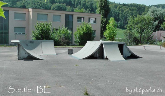 Skatepark 34: skater ramps in
                              Stettlen with a curving and a combined
                              platform, canton of Berne, Switzerland
