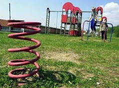 Un
                              muelle el�stico solo sin aparato, en
                              Eckartsberga cerca de Leipzig, Alemania