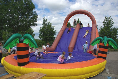 Tobog�n inflable 01
                              de la empresa "Event-Schmiede
                              KTL", Fulda, Alemania