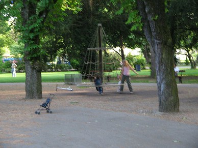 Carrusel grande 01 en
                                    Sch�tzenmattpark ("parque del
                                    prado del tirador"), Basilea,
                                    Suiza