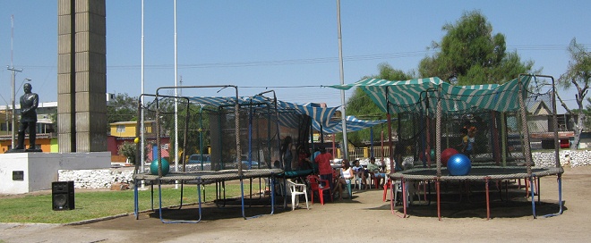 Trampoln 11: trampolines con
                                      redes de seguridad con pelotas
                                      adentro, avenida Chacabuco en
                                      Arica, Chile