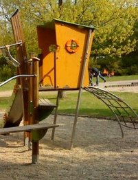 Trepar 02: acceso
                                  de trepa a un tobog�n en Meerbusch
                                  cerca de Duesseldorf, Alemania