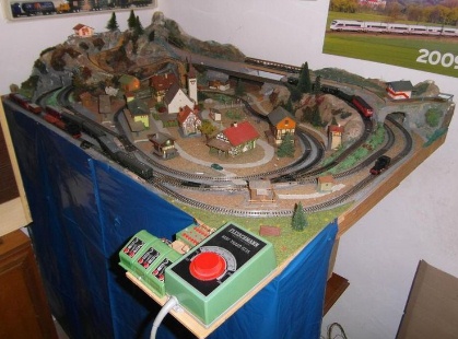 El segundo parque infantil de trfico 02
                          es un modelo de tren con trenes, casas, pistas
                          y semforos