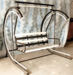 Hollywood-Schaukel 02
                            ohne Dach und mit rundem Design