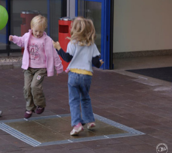 Tanzglockenspiel,
                            Richter Spielger�te, Frasdorf, Deutschland