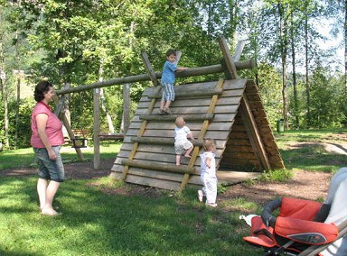 Klettern 03 auf einem niedrigen Haus in
                            Wolfurt bei Bregenz, �sterreich