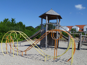 Klettern 04b: Metallgest�nge in einem
                              Unendlich-Zeichen in Espenau, Region
                              Kassel