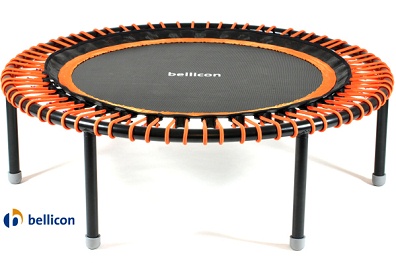 Trampolin 09: Rundes
                            Trampolin mit offenen Gummiriemen; Sport
                            Tredje, bellicon, Deutschland